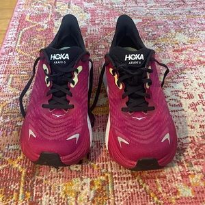 Hoka Arahi 6